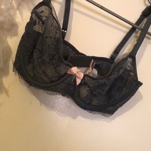 Brand new with tags Victoria’s Secret brallette
